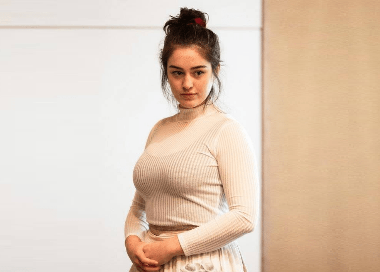 Danielle Galligan Net Worth, Personal life, Education, Career, Age & Bio