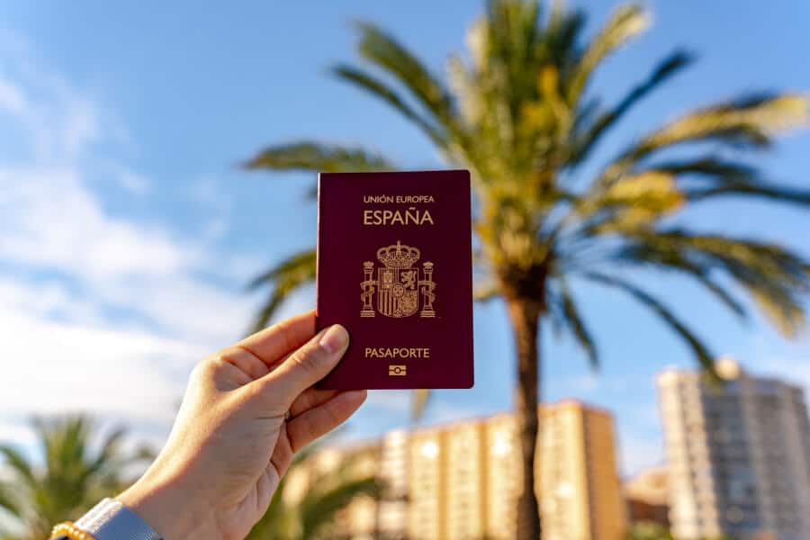 How to get a Spanish passport for real estate purchase?