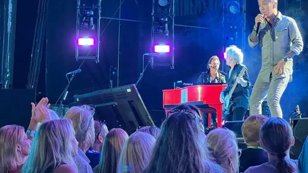 Arctic Monkeys: A Sonic Journey of Indie Rock Brilliance and Unforgettable Performances