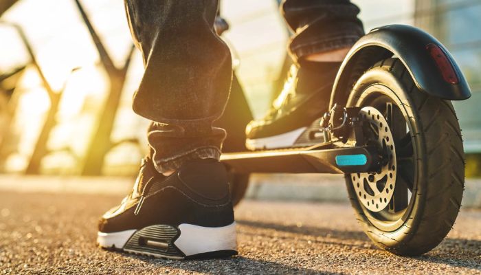 Comparing Electric Skateboards and E-scooters